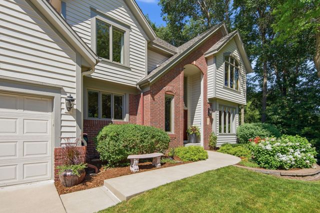 699 Bridle Ridge Road, Eagan, MN 55123