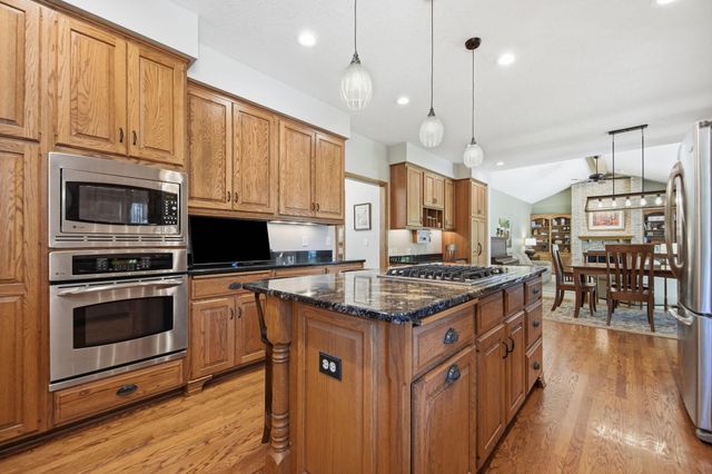 699 Bridle Ridge Road, Eagan, MN 55123