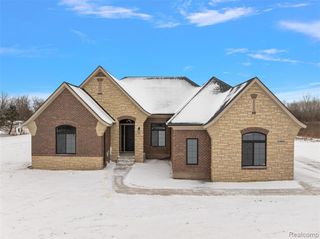 1 Pinery Court, Orion Twp, MI 48362