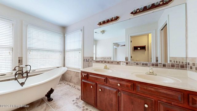 1617 Doral Ct, Shelbyville, KY 40065