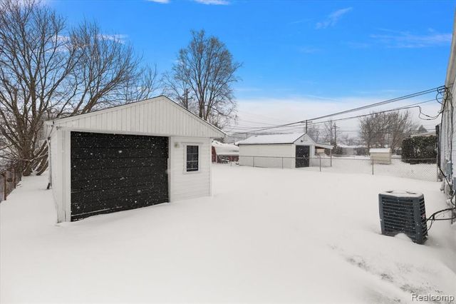 25245 Dodge Street, Roseville, MI 48066