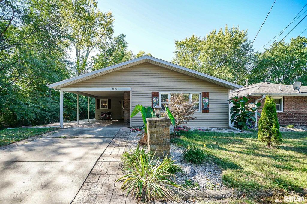 1808 CENTER Street, Pekin, IL 61554