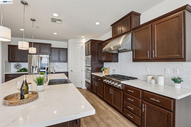 28719 Vista Grande Dr, Hayward, CA 94544