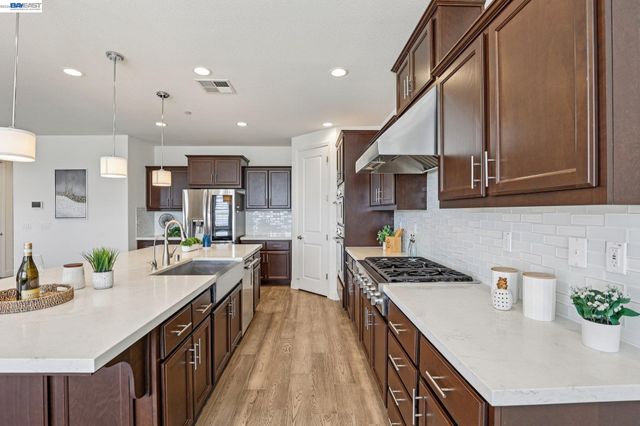 28719 Vista Grande Dr, Hayward, CA 94544