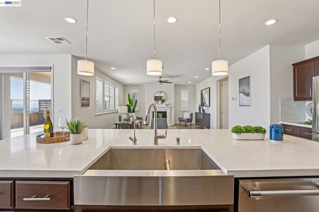 28719 Vista Grande Dr, Hayward, CA 94544