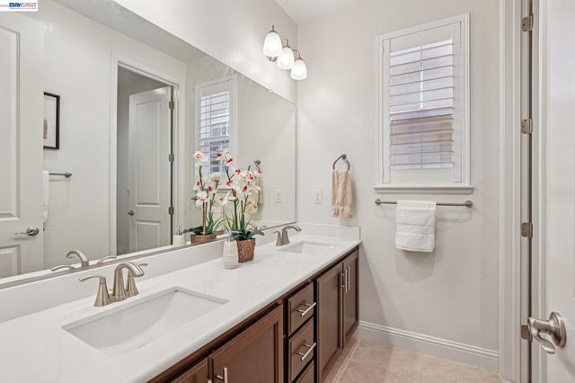 28719 Vista Grande Dr, Hayward, CA 94544