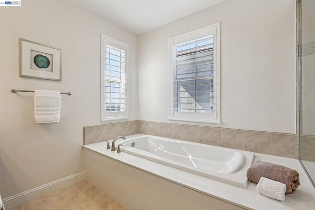 28719 Vista Grande Dr, Hayward, CA 94544