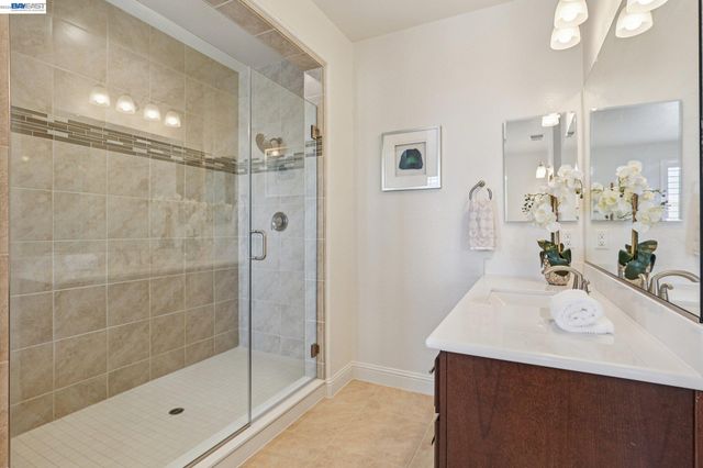 28719 Vista Grande Dr, Hayward, CA 94544