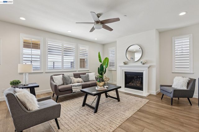 28719 Vista Grande Dr, Hayward, CA 94544