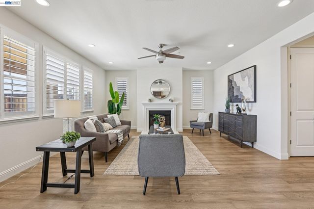 28719 Vista Grande Dr, Hayward, CA 94544