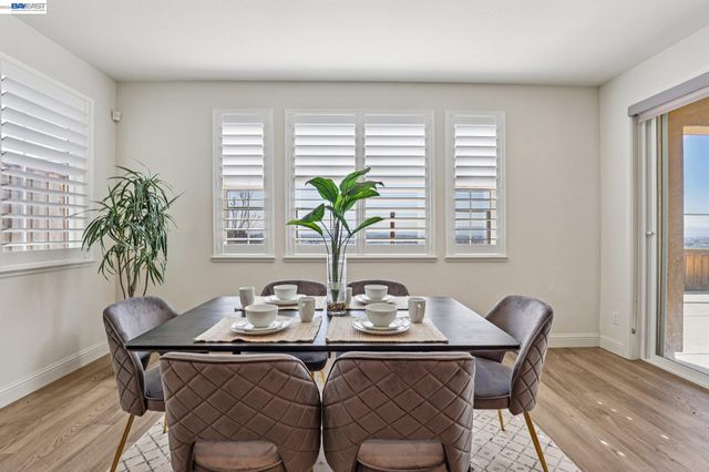 28719 Vista Grande Dr, Hayward, CA 94544