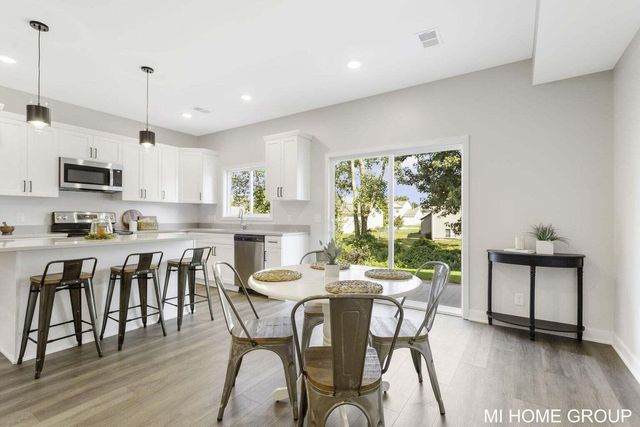 13666 Signature Drive, Holland Twp, MI 49424