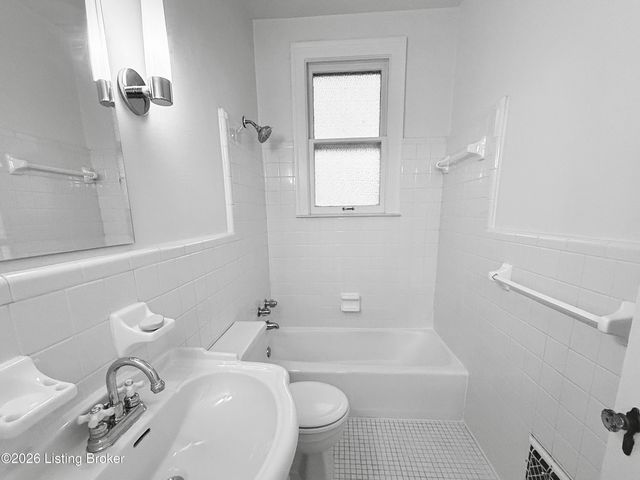 2306 Woodbourne Ave APT 8, Louisville, KY 40205