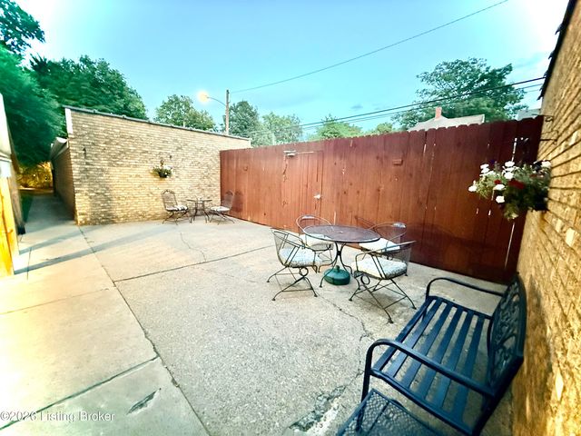 2306 Woodbourne Ave APT 8, Louisville, KY 40205
