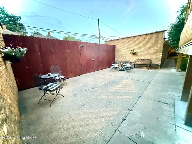 2306 Woodbourne Ave APT 8, Louisville, KY 40205