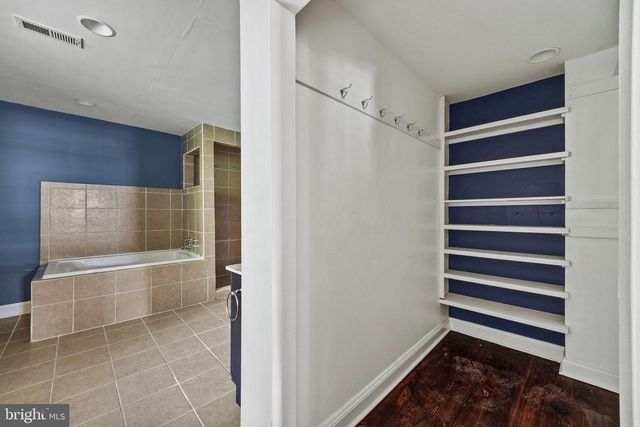 6653 LINCOLN DR, Philadelphia, PA 19119