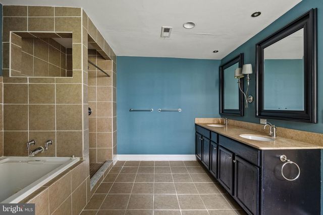 6653 LINCOLN DR, Philadelphia, PA 19119