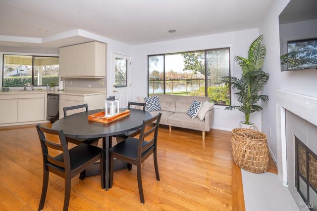 9636 Lakewood Dr, Windsor, CA 95492