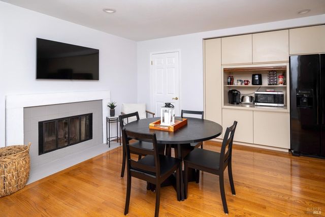 9636 Lakewood Dr, Windsor, CA 95492