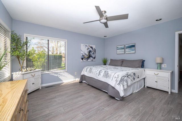 9636 Lakewood Dr, Windsor, CA 95492