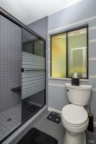 9636 Lakewood Dr, Windsor, CA 95492