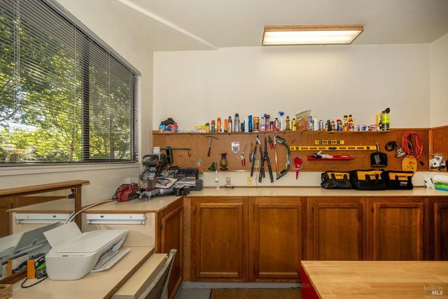 9636 Lakewood Dr, Windsor, CA 95492