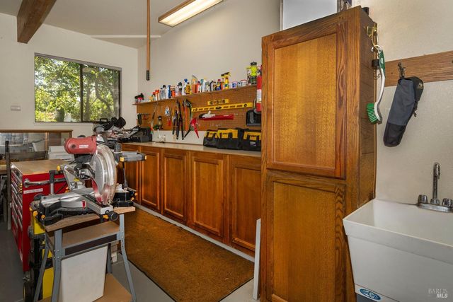 9636 Lakewood Dr, Windsor, CA 95492