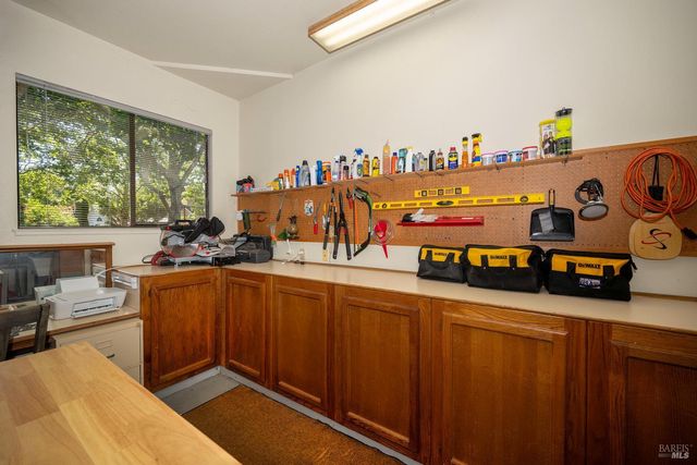 9636 Lakewood Dr, Windsor, CA 95492