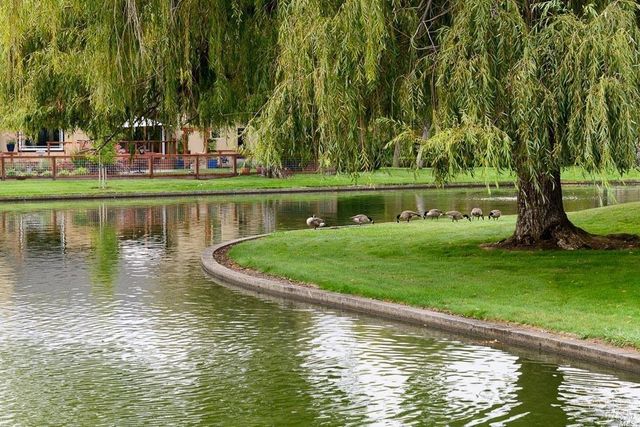 9636 Lakewood Dr, Windsor, CA 95492