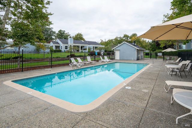 9636 Lakewood Dr, Windsor, CA 95492