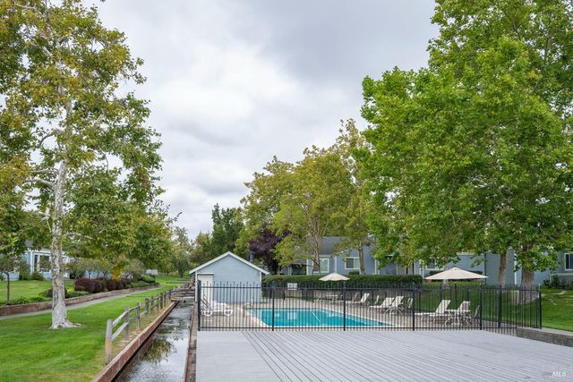 9636 Lakewood Dr, Windsor, CA 95492