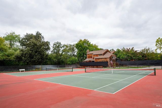 9636 Lakewood Dr, Windsor, CA 95492