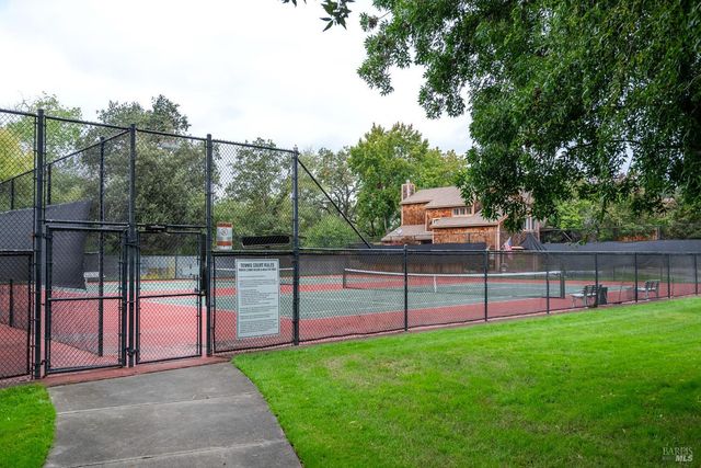 9636 Lakewood Dr, Windsor, CA 95492