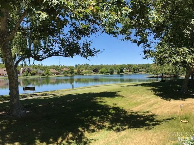 9636 Lakewood Dr, Windsor, CA 95492