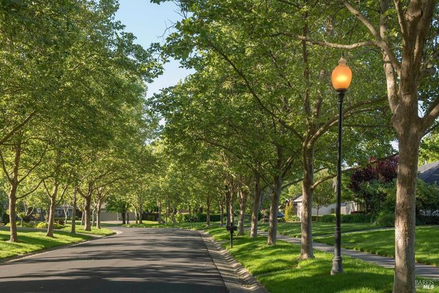 9636 Lakewood Dr, Windsor, CA 95492