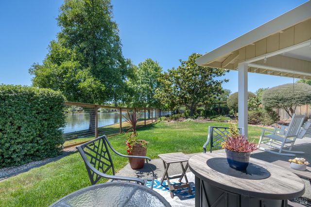 9636 Lakewood Dr, Windsor, CA 95492