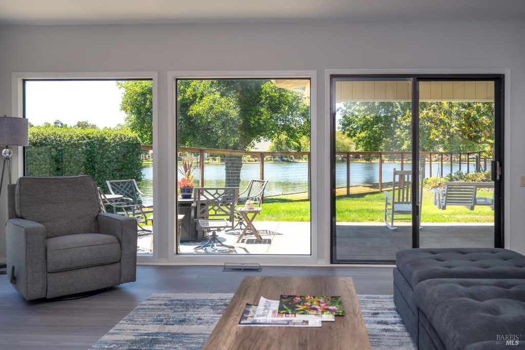 9636 Lakewood Dr, Windsor, CA 95492