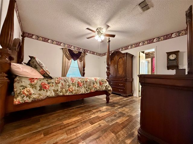 300 Denton Court, Collinsville, TX 76233