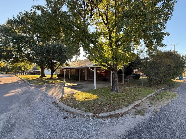 300 Denton Court, Collinsville, TX 76233