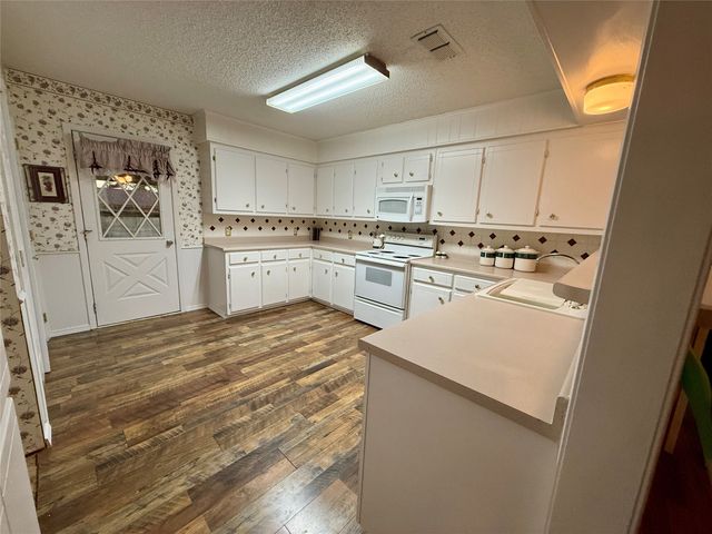 300 Denton Court, Collinsville, TX 76233