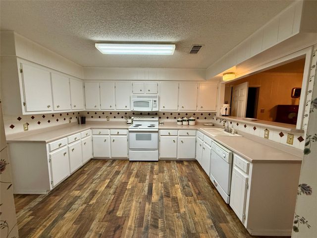 300 Denton Court, Collinsville, TX 76233