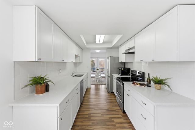 5097 Vantage Point Road B 2, Avon, IN 46123