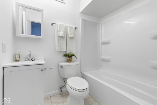 5097 Vantage Point Road B 2, Avon, IN 46123