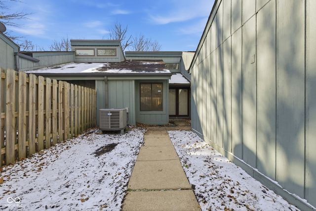 5097 Vantage Point Road B 2, Avon, IN 46123