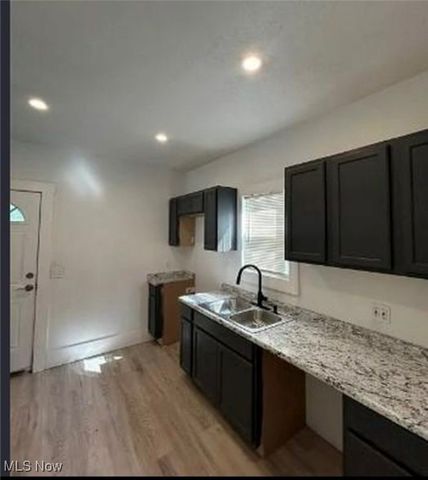 3279 W 86th Street W, Cleveland, OH 44102