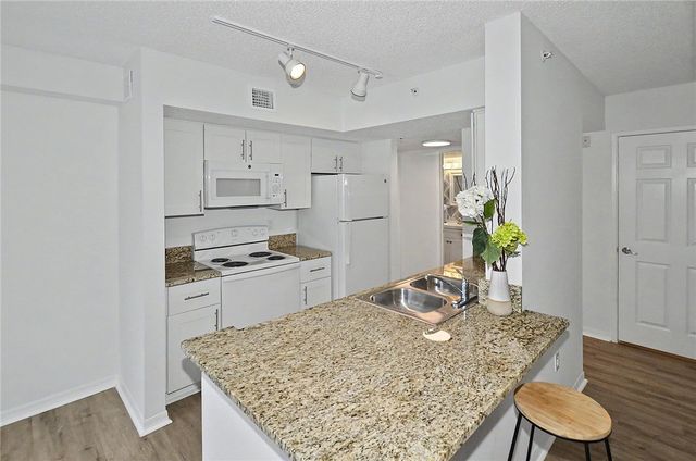 1650 N 42nd Circle 107, Vero Beach, FL 32967