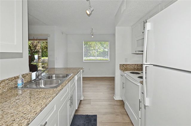 1650 N 42nd Circle 107, Vero Beach, FL 32967