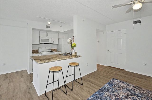 1650 N 42nd Circle 107, Vero Beach, FL 32967