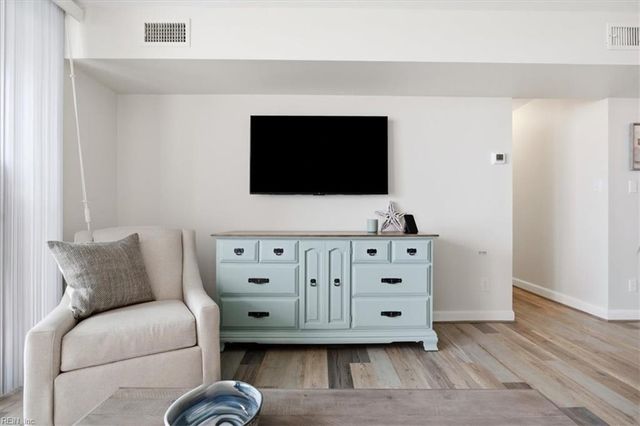 3288 Page Ave Apt 1013, Virginia Beach, VA 23451