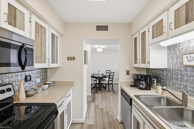 3288 Page Ave Apt 1013, Virginia Beach, VA 23451